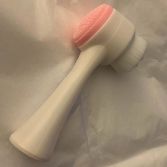 Multi-Functional Double-Sided  Facial Scrubber - Picture 3 of 4